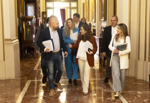 O Concello aproba o estudo de detalle para cubrir unha das pistas exteriores do IES Salvador de Madariaga e facilita así o seu uso ao longo de todo ano