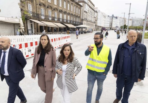 Reabre ao tráfico a avenida da Marina, á que volverán os autobuses urbanos desde mañá, sábado 10, tras rematar a primeira fase das obras de renovación do pavimento 