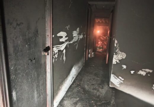 Incendio nos rochos dun edificio