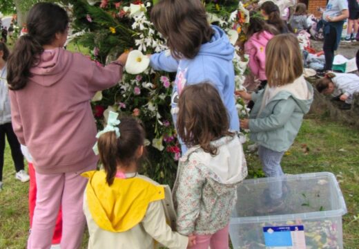 Os coles de Neda protagonizan a celebración dos maios