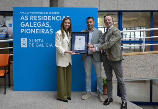 Fabiola García felicita á residencia pública Torrente Ballester ao recibir o certificado de AENOR que acredita a calidade da súa atención e servizos
