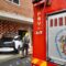 Un coche choca contra a fachada dun edificio en A Brea, no concello de Bergondo