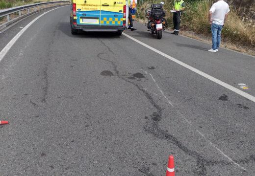 Unha persoa ferida tras un accidente de moto no acceso á AG-11, ao seu paso polo concello de Boiro