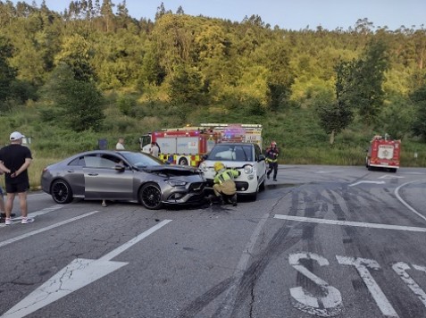 Accidente con feridos no lugar de O Confurco, no concello de Lousame