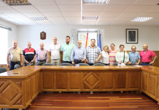 O Concello de Frades achega 500 euros a cada unha das doce comisións de festexos do municipio para organizar as festas patronais