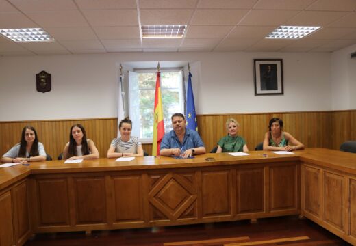 O Concello de Frades achega 600 euros ao funcionamento das tres casas niño e ás dúas casas do maior operativas no municipio