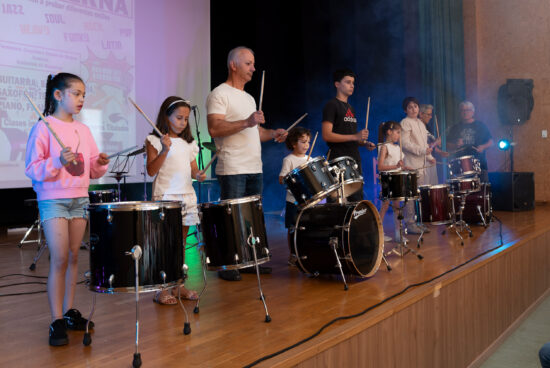 Clausura escolas música moderna de San Sadurniño