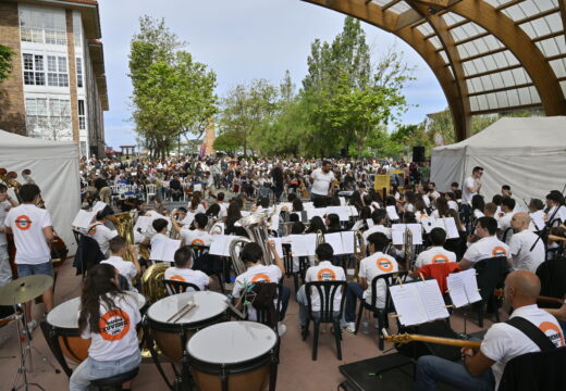 Colosal interpretación do musical Mamma Mía no parque da Lagoa ante máis de 2.000 persoas