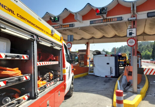 Unha persoa ferida tras o envorco dun vehículo nunha peaxe da AP-9, ao seu paso polo concello de Bergondo