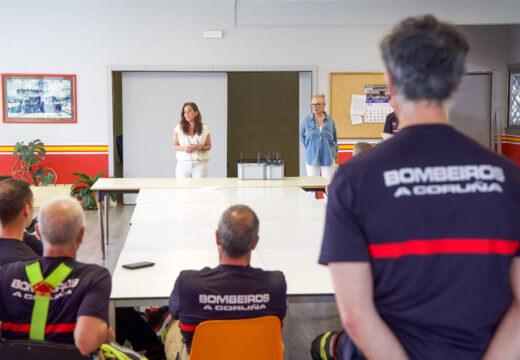 Inés Rey pon en valor o traballo conxunto de forzas e equipos de emerxencia no inicio das celebracións de San Xoán