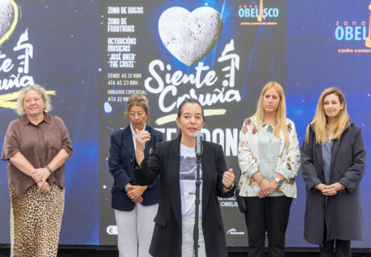 Inés Rey destaca a humanización do espazo público, motor de crecemento para o comercio local, na apertura dunha nova edición da Noite Branca
