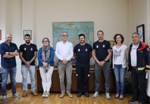Toman posesión como funcionarios tres novos oficiais de emerxencias que se incorporan ao equipo de Protección Civil