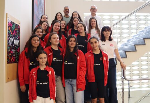 O alcalde e o concelleiro de Deportes recibiron ás patinadoras de Escola Lubiáns que veñen de proclamarse campioas galegas na modalidade “Show”