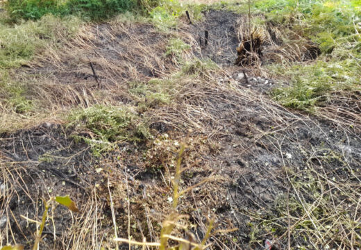 Sufocado un incendio nunha finca da rúa do Rollo, en Betanzos