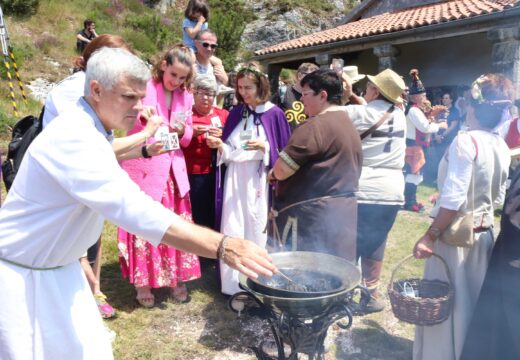 O Pico Sacro acolle este domingo a Cerimonia do Lume Sagrado