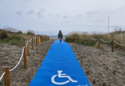 Ortigueira adquire unha cadeira anfibia e dúas flexipasarelas para facer das súas praias un lugar disfrutable para todos