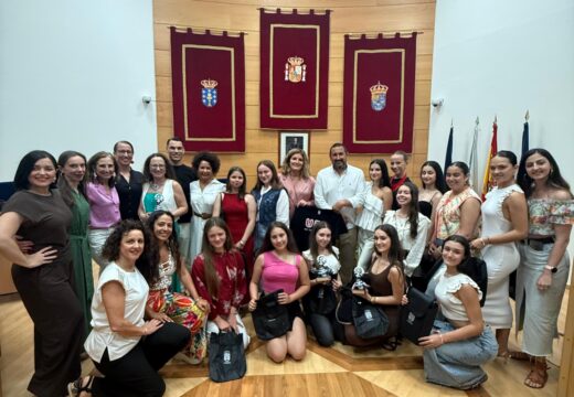 A alcaldesa recibiu no Concello aos grupos de UPA e CBD Narón polos éxitos acadados no Campionato do mundo de danza coreográfica