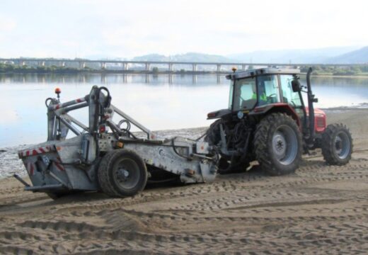 Neda completa a limpeza da praia do Puntal, preparada xa para o arranque do período estival