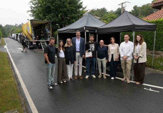 O conselleiro de Cultura eloxia o potencial do audiovisual galego na súa visita á rodaxe de “Clanes”