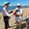 A Pobra descobre aos turistas o marisqueo a pé, un dos oficios tradicionais de maior importancia no municipio