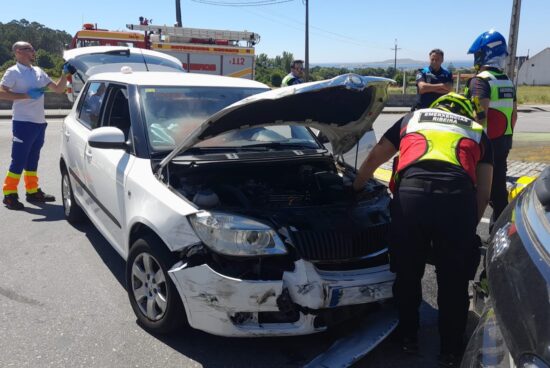 Unha persoa ferida tras un accidente de tráfico en O Vilar, no concello de Ribeira