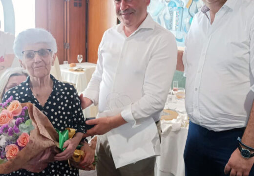 Elena Tato Martínez, veciña de Lestedo (Boqueixón), cumpre 100 anos