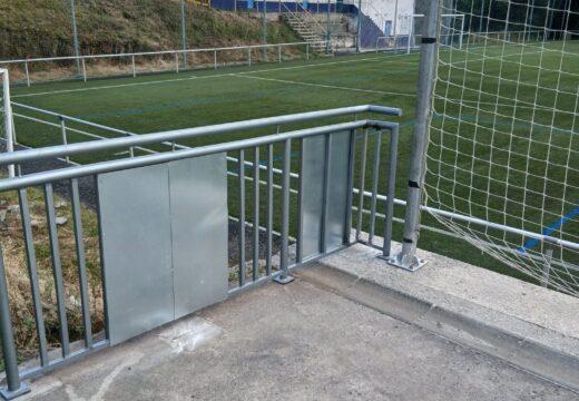 O alumnado do obradoiro de emprego ‘Inicia VIII’ mellora espazos públicos de Fene coa instalación de varandas de seguridade