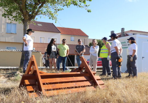 O obradoiro Tahume X mellora o paseo de Castro-Catía e forma a 20 persoas en carpintería e actividades forestais