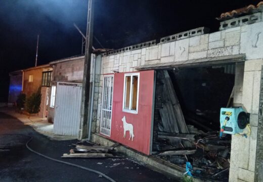 Incendio nun pequeno almacén en Cercedo, Concello de Ordes