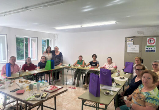Festas de clausura dos Obradoiros da Memoria de Lousame, nas que participaron máis de medio cento de maiores de 60 anos