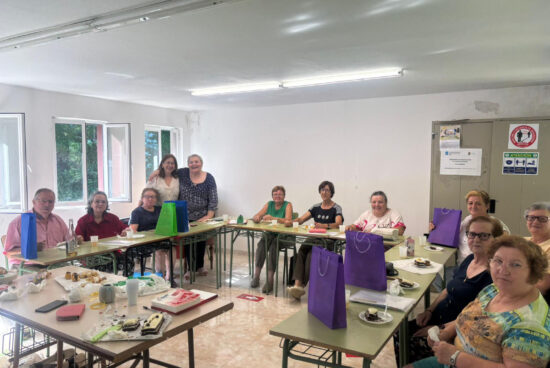 Festas de clausura dos Obradoiros da Memoria de Lousame, nas que participaron máis de medio cento de maiores de 60 anos