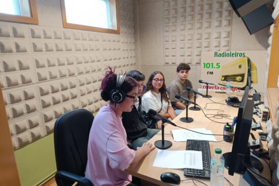Estudantes oleirenses denuncian en Radio Oleiros a inexistencia de servizo de autobús para universidades e centros de FP