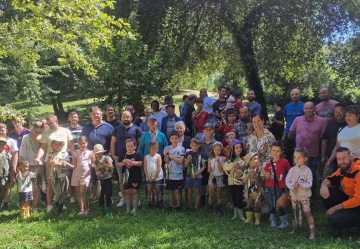 Trinta nenos e nenas desfrutaron do XXII Campionato de Pesca Infantil de Frades