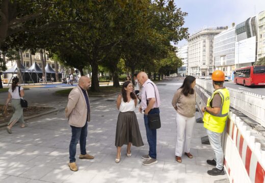 As obras de remodelación dos Cantóns avanzan coa reapertura da beirarrúa que conecta o Teatro Colón con Entrexardíns, ampliada e mellorada