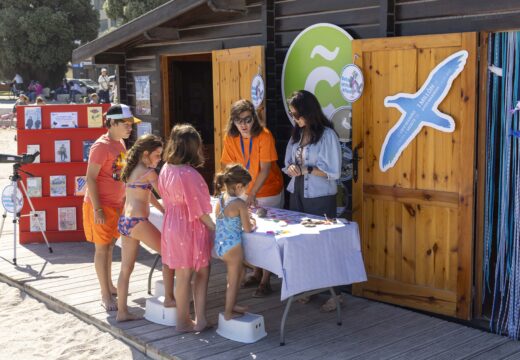 O programa de Educación Ambiental que promove o Concello na praia de Riazor cumpre 10 anos