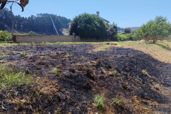 Incendio en zona axardinada no concello de Arteixo