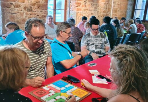 Neda convoca este venres un novo “Tempo de encontros”, con cartas e outros xogos de mesa na rúa