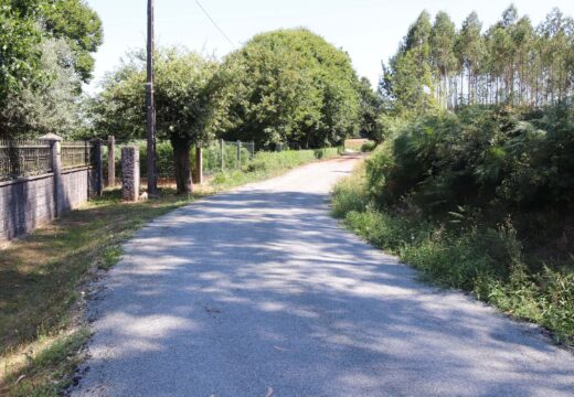 O Concello de Frades vén de rematar a mellora de máis de sete quilómetros de estradas e accesos a aldeas por case 370.000 euros
