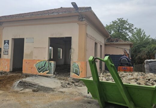 O Concello inicia as obras de reforma integral do centro social de Ouces