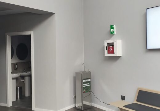As Somozas adquire dous desfibriladores para o polideportivo e o Centro Cívico Sociocultural