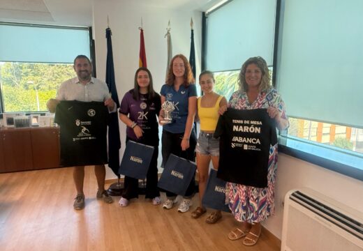 A alcaldesa recibiu a Candela Montero, Lucía Saura e Sofía Couce polos éxitos deportivos acadados no tenis de mesa