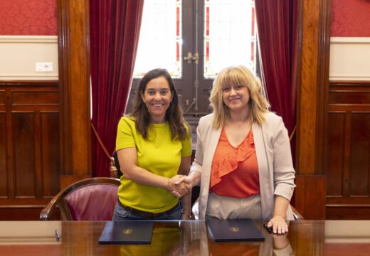Inés Rey asina o convenio de colaboración coa Federación Provincial de ANPAs de centros públicos