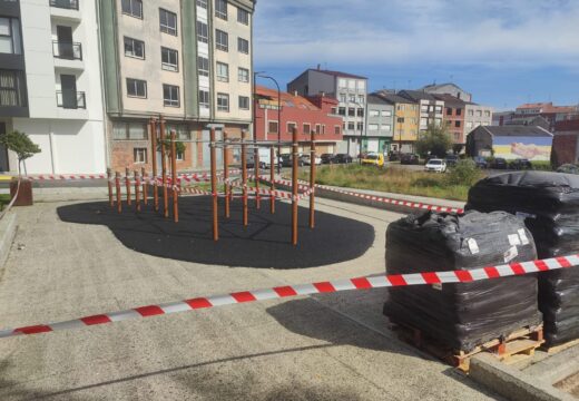 En breve quedará operativo o parque biosaudable e de calistenia que estamos a instalar na Praza do Hospital