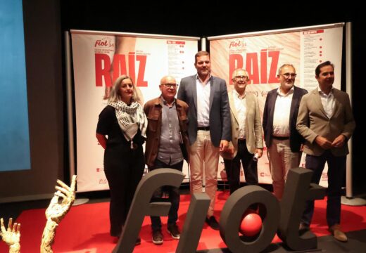 López Campos salienta a aposta do Fiot de Carballo pola produción escénica galega nunha edición sobre a busca da raíz