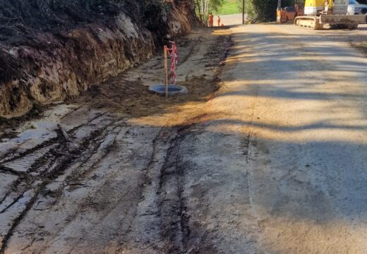 O Concello de Frades está executando obras de mellora de estradas e accesos a aldeas por máis de 200.000 euros
