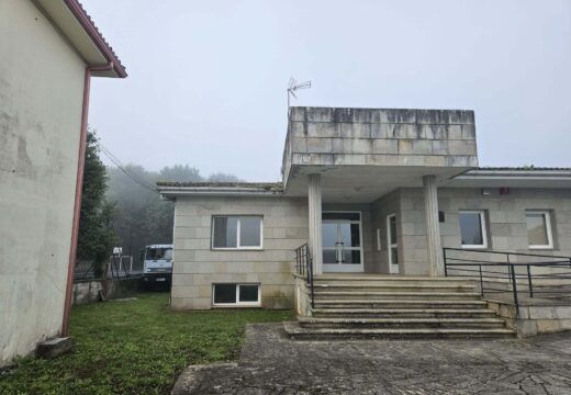O Concello de Boqueixón inicia as obras de mellora da Casa da Cultura de Camporrapado, nas que inviste preto de 45.000 euros