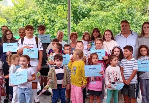 Corenta persoas participaron nos cursos de natación do Concello de Frades