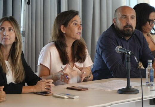 O Goberno de Inés Rey reune ás entidade veciñais para presentar o Plan de Barrios 2025-2027