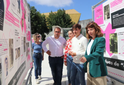 A exposición da Deputación “Sinaladas” chega a Ribeira para difundir a loita das mulleres galegas no século XX