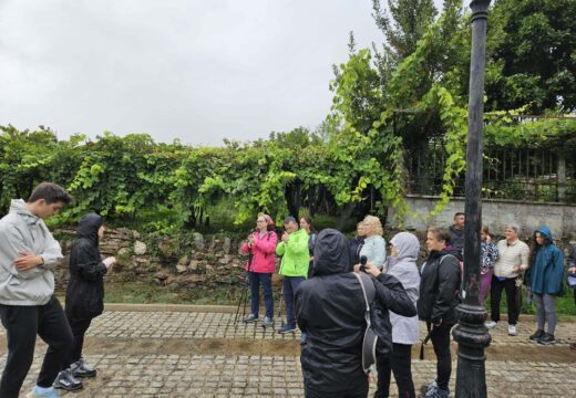 Unha trintena de persoas desafían á choiva e participan en Boqueixón na andaina do Goza do Ulla pola Ruta dos Pescadores